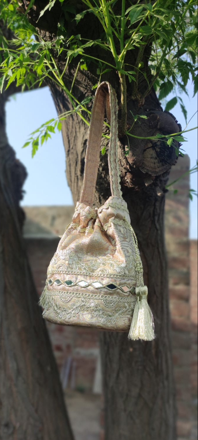 Handcrafted Macramé Bucket Bag – Artisanal Woven Shoulder Bag