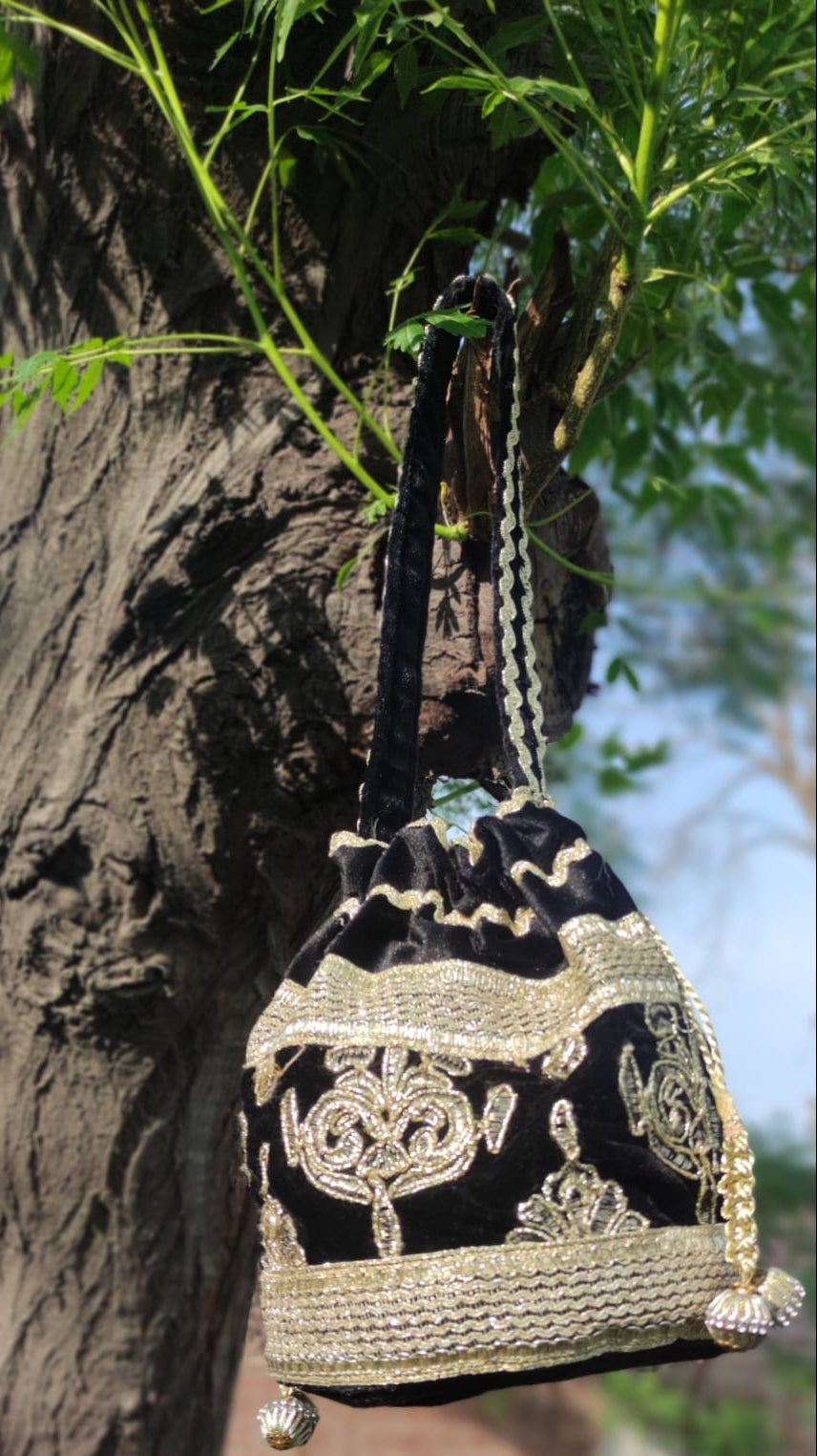 Handcrafted Mini Macramé Cage Bag – Vintage Style Bucket Handbag
