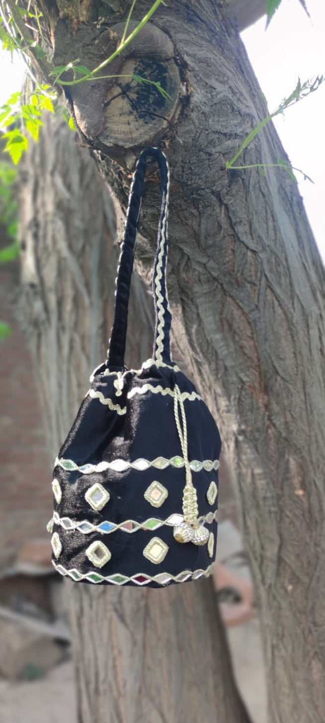 Handcrafted Mini Macramé Cage Bag – Vintage Style Bucket Handbag