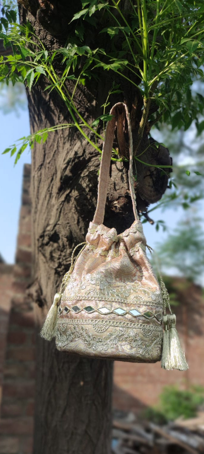 Handcrafted Macramé Bucket Bag – Artisanal Woven Shoulder Bag