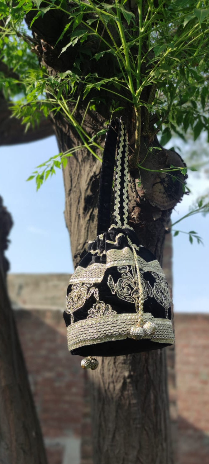 Handcrafted Mini Macramé Cage Bag – Vintage Style Bucket Handbag